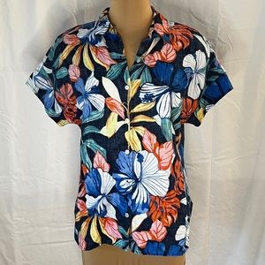 Timmy Bahama 100% linen navy floral button up blouse. Size M.